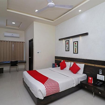 Oyo 29012 Gayatri Palace Hotel Durg Exterior photo
